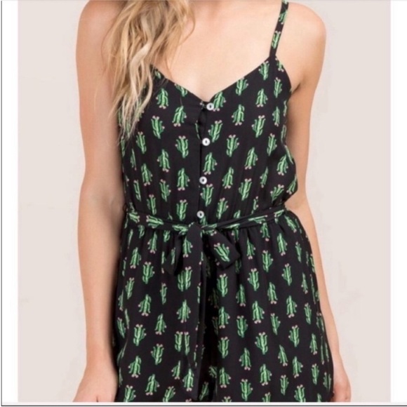 Francesca's Cactus Romper Size Medium. - Picture 8 of 8